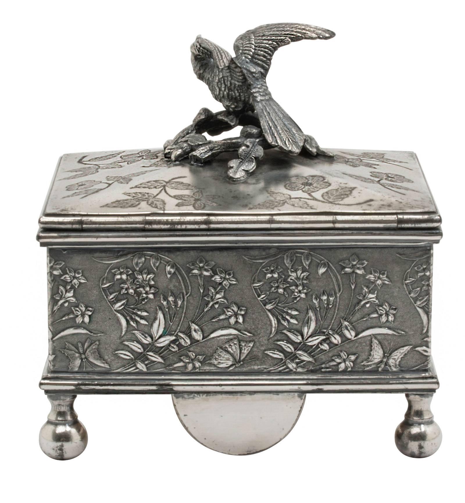 Aesthetic Victorian Butter Box In Excellent Condition In Summerland, CA