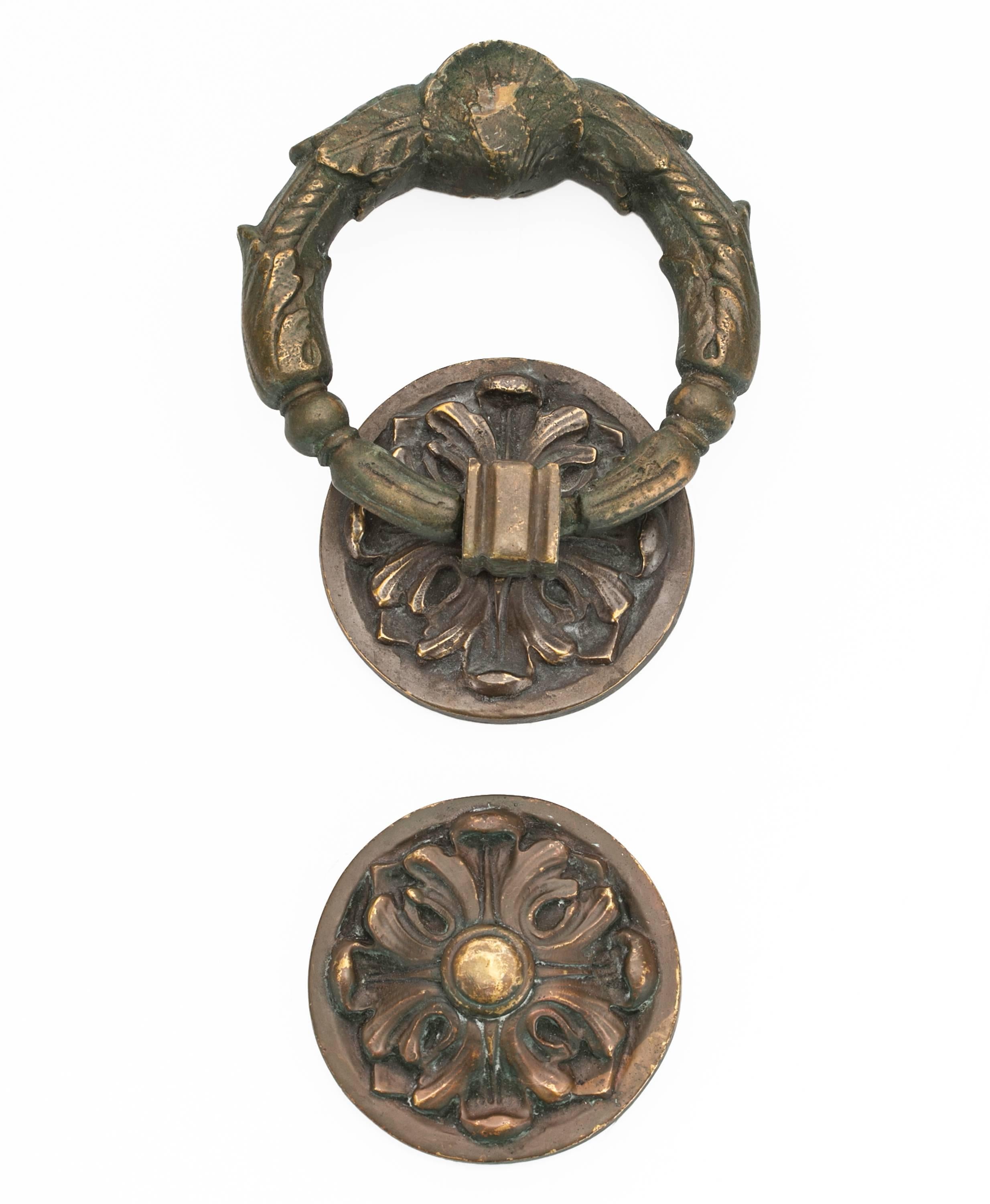 French Wreath style bronze door knocker, circa 1900s. Very heavy and good detailed casting of acanthus leaf design. Handsome and strong door knocker. Installed on door surface the depth is 2.75