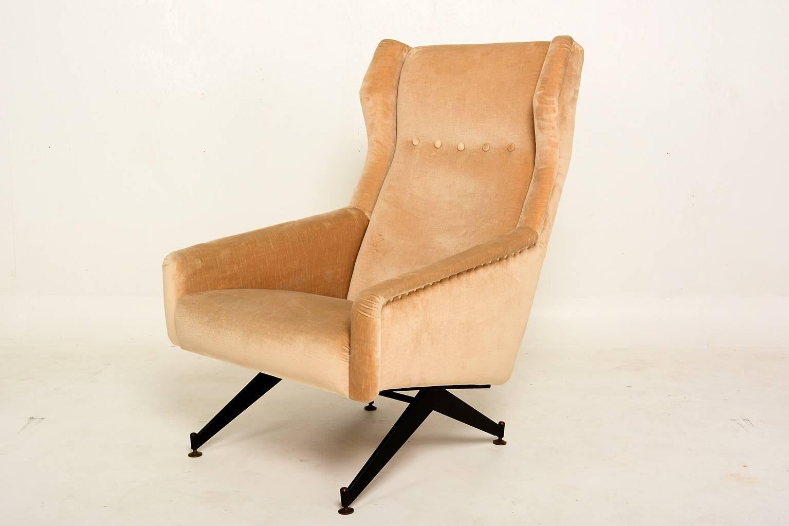 Pair of Sculptural Italian Armchairs 1