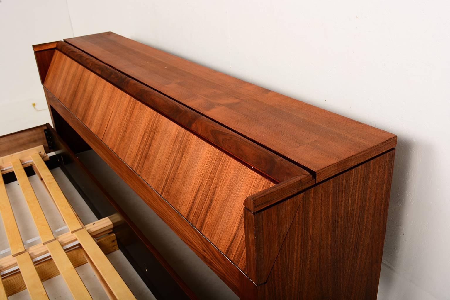 Mid-20th Century Mid-Century Modern King Platform Bed in Walnut Wood