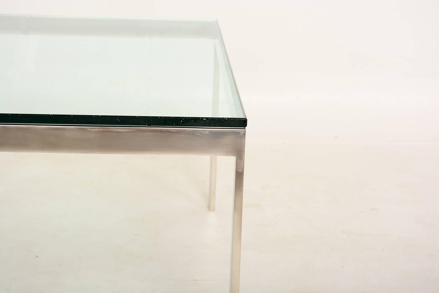 For your consideration a coffee table constructed with solid stainless steel and glass top. 

Seamless joints with original 1/2 glass top. Glass has beveled edges. 

No markings present from the maker.
