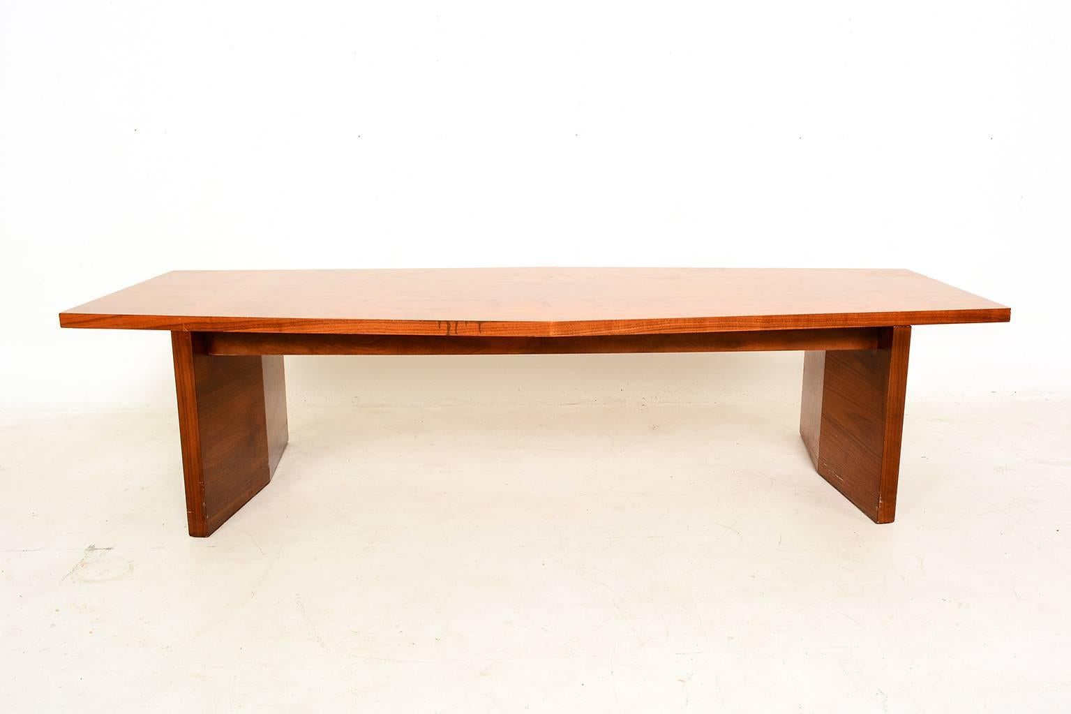 For your consideration:  Mid-Century Modern Coffee Table by Lane.
Sculptural clean modern lines. Oak Wood Craft. Maker stamped.
Original Unrestored Vintage Presentation
Delivery to LA. Consult dealer for additional detail

 
