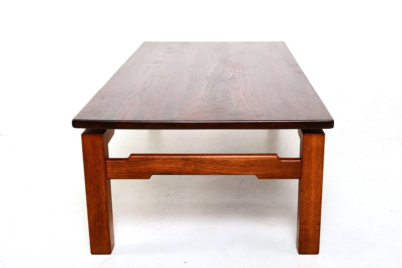 For your consideration a solid teakwood coffee table with sculptural shape and great quality craftsmanship details.

No stamp present from the maker.
 