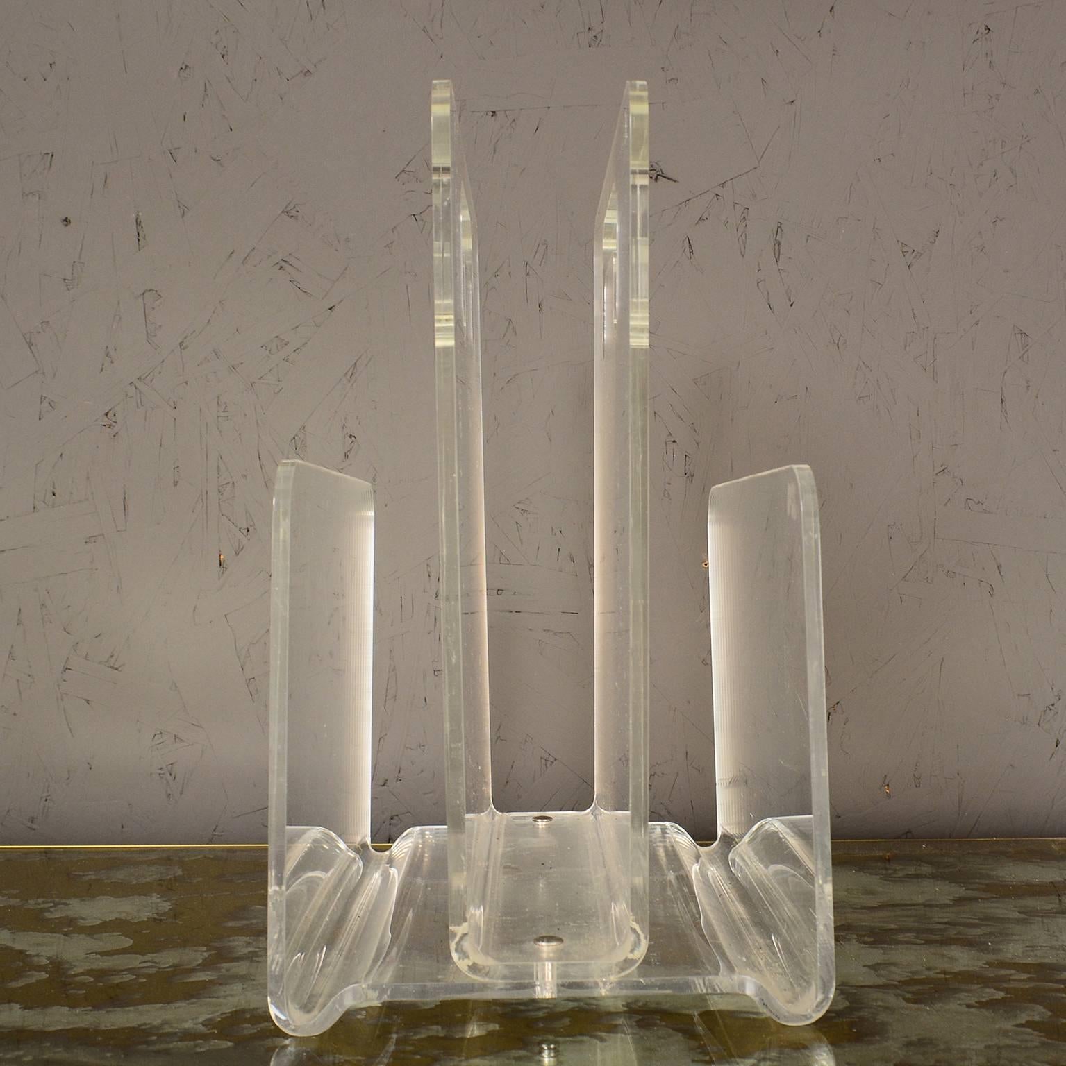For your consideration a vintage magazine holder made of Lucite.
There are three sections. The middle section has an opening for the handles. 

Unmarked.