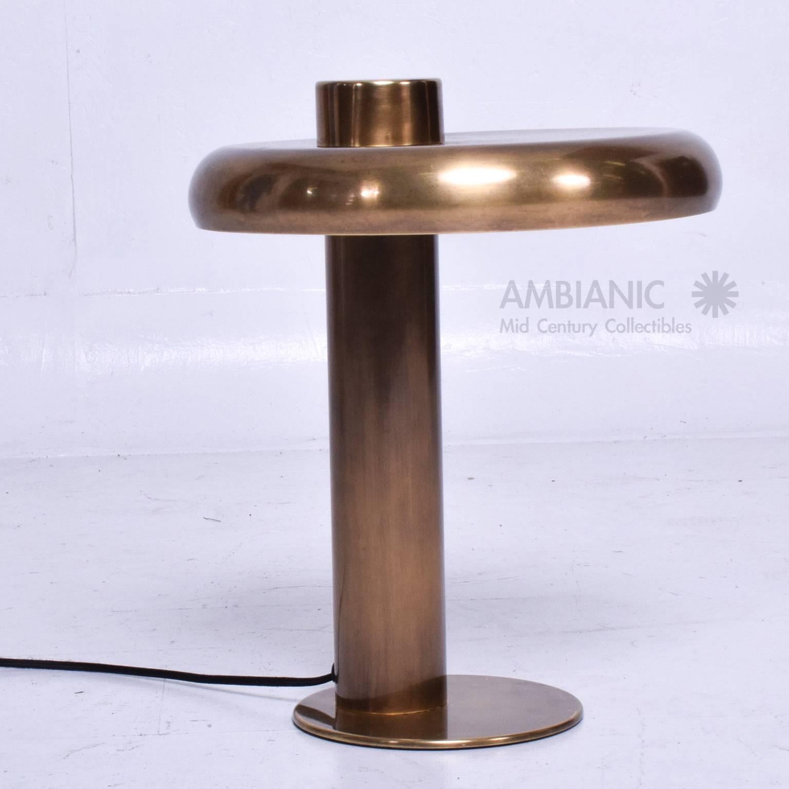 For your consideration a beautiful table lamp by Koch & Lowy. 
Patinated brass with new electrical cord in satin black.

Lamp is amazing and its ready to go.

Measures: 16