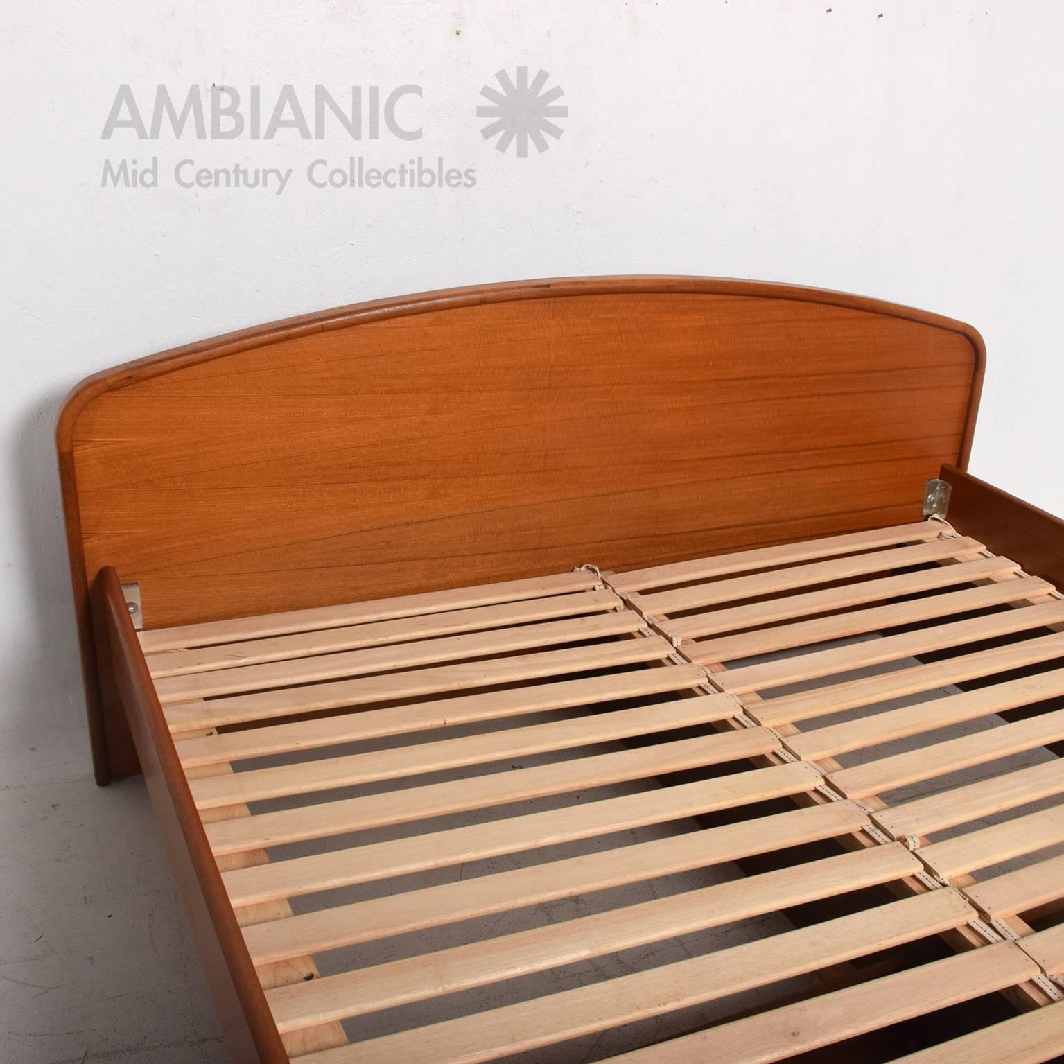 For your consideration a vintage Danish modern platform bed. Will fit a cal king mattress. 

Sculptural headboard with solid teak wood edges. 

Features two pull-out drawers at the footboard.

Unmarked. No label present from the