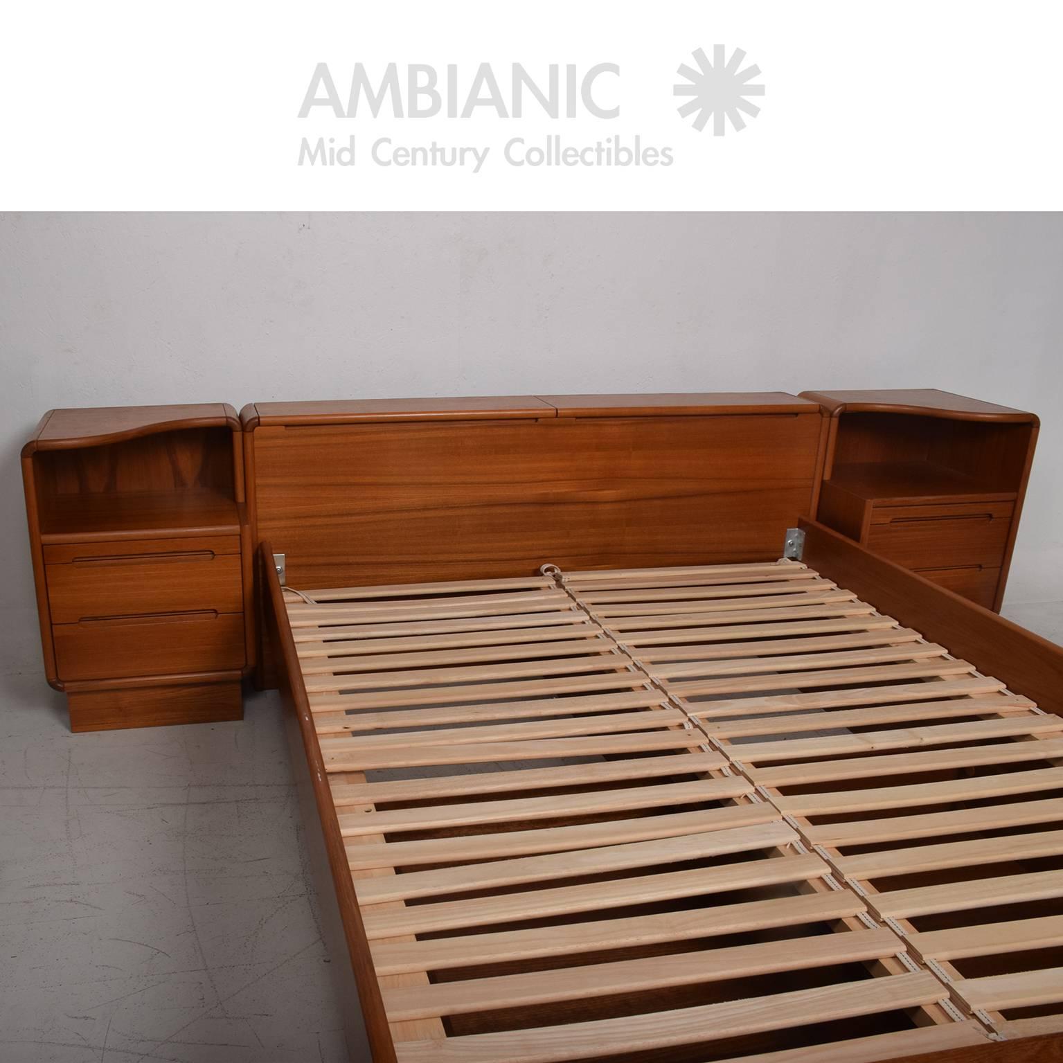 Danish Modern Teak Platform Bed Queen-Size with Nightstands In Good Condition In Chula Vista, CA
