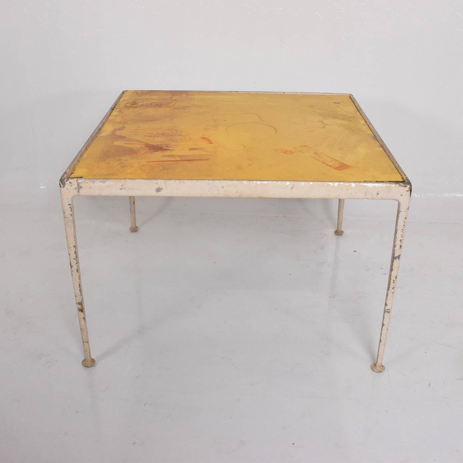 For your consideration a vintage table in the original vintage unrestored condition.
Table can be restored upon request for an additional fee. 

Original yellow and off-white color. 
Original Knoll label underneath tabletop. 
USA, circa
