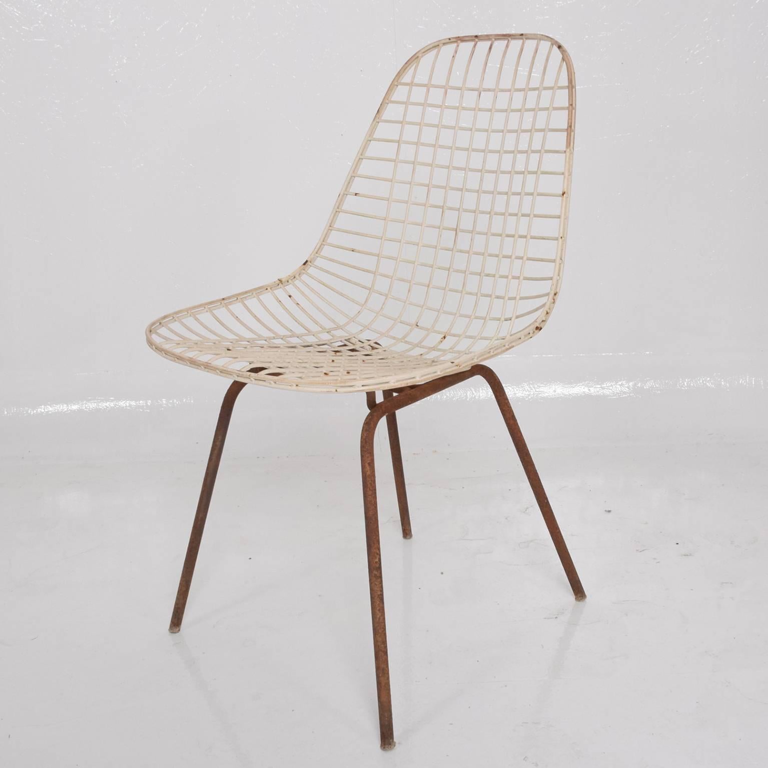 Set of Three Wire Chair DKX 5 by Ray & Charles Eames Designed in 1951 In Fair Condition In Chula Vista, CA