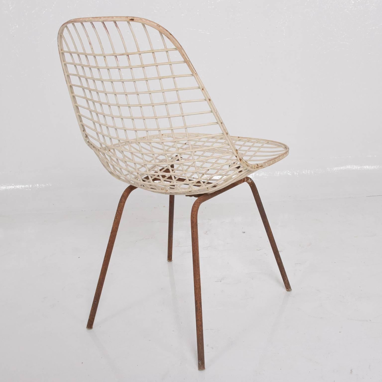 eames wire chair