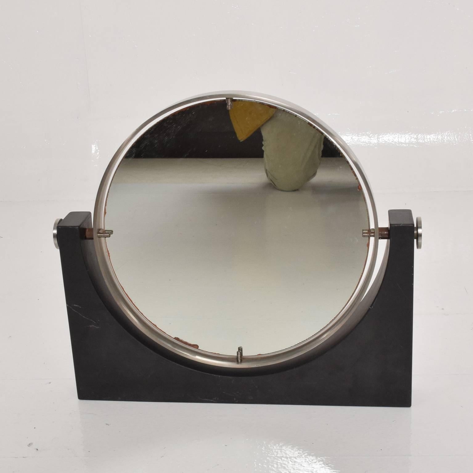 For your consideration a vintage modern table mirror in black marble and stainless steel.
Made in Italy, circa 1970s.
Dimensions: 16" H x 18" W x 2 1/4" D, Mirror 13 1/4" in diameter.