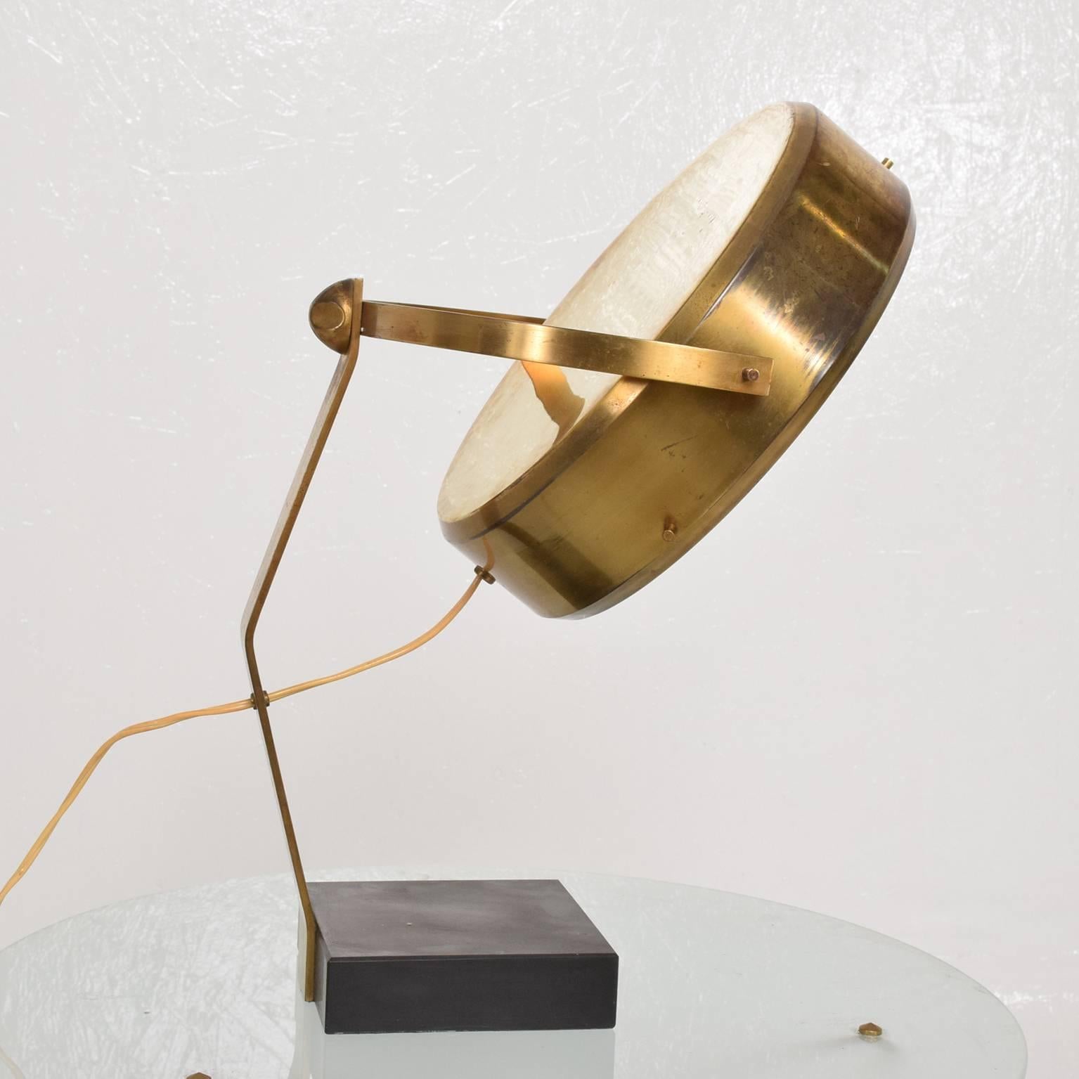 Patinated Mid-Century Modern Italian Table Lamp in Sculptural Brass Shape