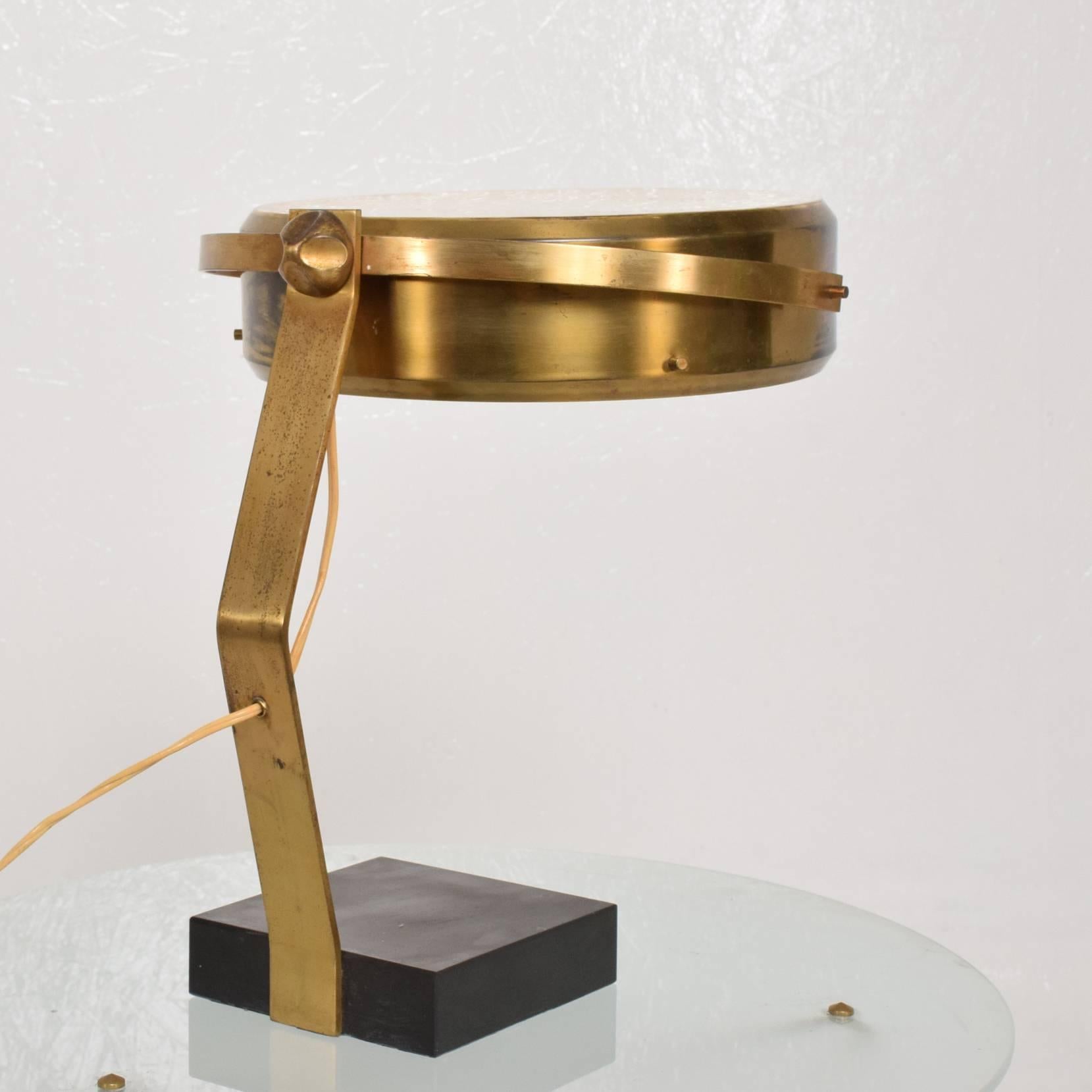 Mid-Century Modern Italian Table Lamp in Sculptural Brass Shape In Good Condition In Chula Vista, CA