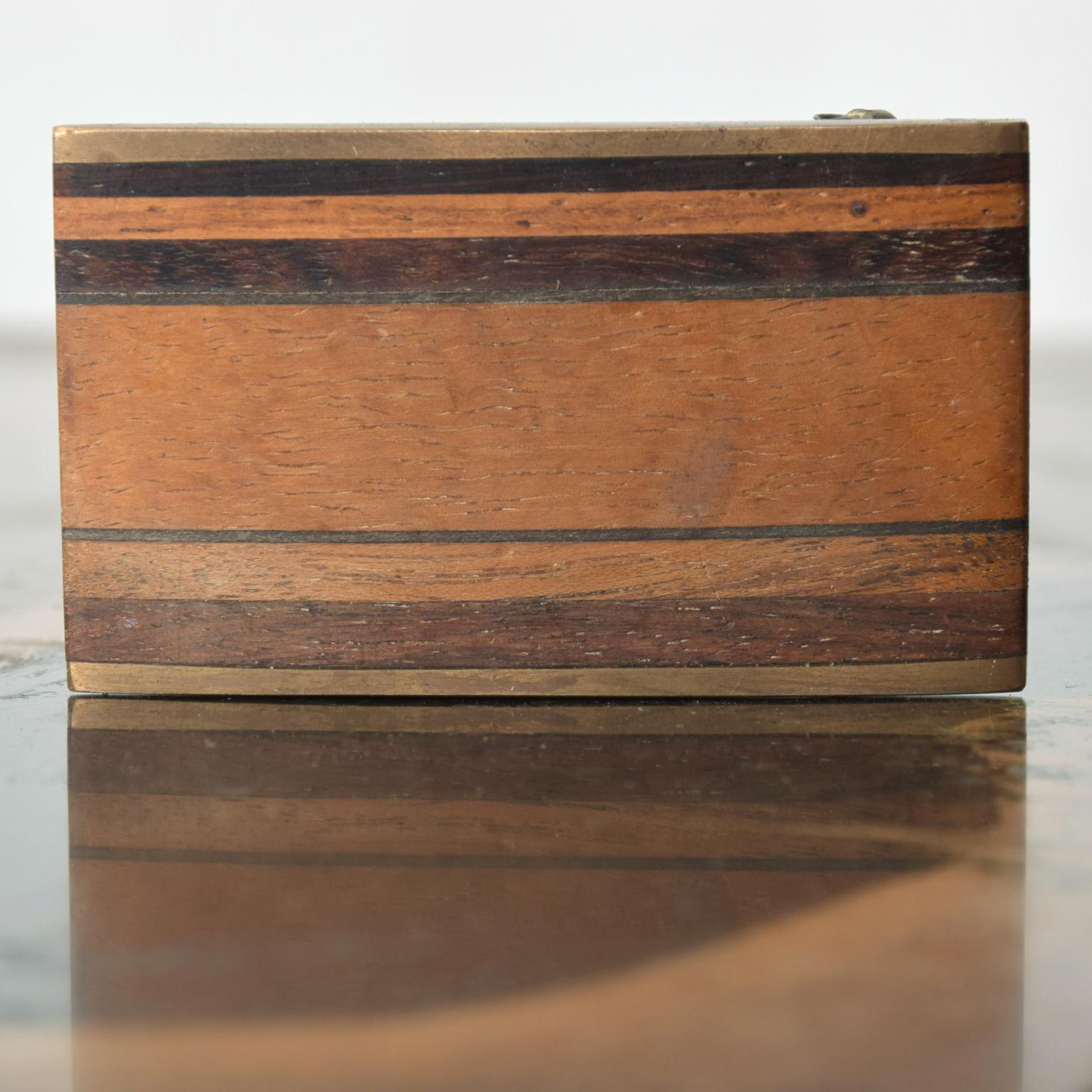 Belt Buckle
Modern Urban Cowboy Striped Bass Wood Belt Buckle by Kenneth Reid, Albuquerque, New Mexico
Measures: 3 W x 1.75 H    
Rich tones Gold and Brown. We have more pieces.
Original Preowned vintage condition
Please see our images.



