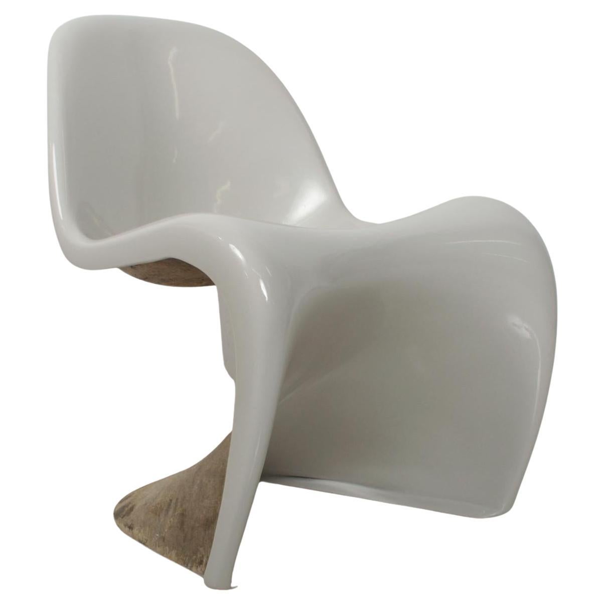 S Stuhl
Vintage Modern vom Feinsten mit dem ikonischen S-Stuhl, entworfen von Verner Panton für Herman Miller. Entworfen im Jahr 1959. Produktion 1960er Jahre. Unmarkiert.
Beachten Sie das freiliegende Fiberglas. Vintage By Abnutzung vorhanden. Der
