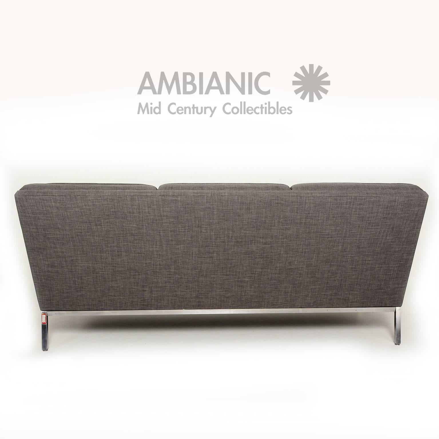 For your consideration a three-seat sofa designed by Steelcase.

Upholstered in grey linen/cotton material. Mounted in original chrome-plated base. 
New upholstery, seating comfort is very good.


Dimensions:
31" D x 72" W x