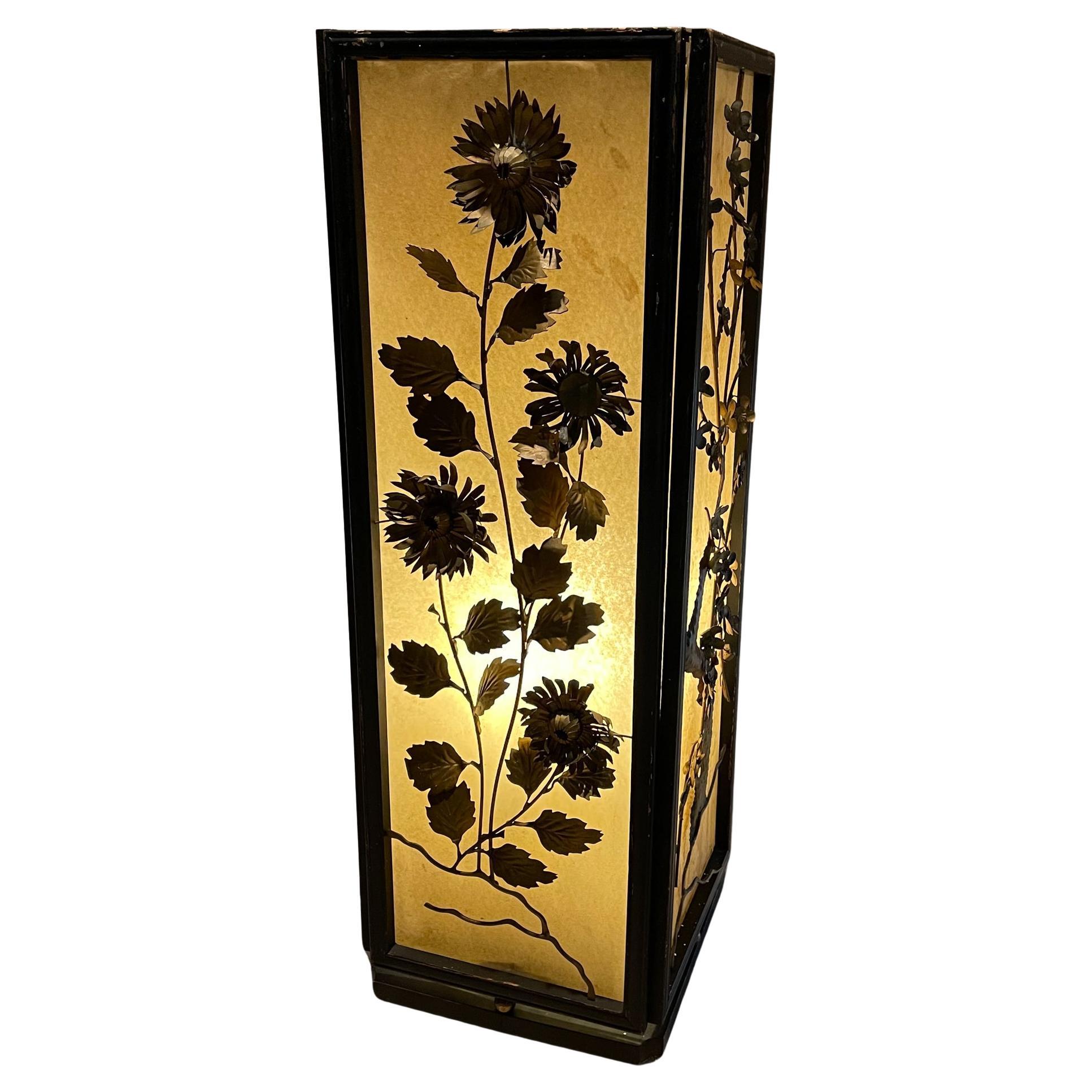 Lampe de table japonaise des années 1960, panneaux de fleurs en laiton