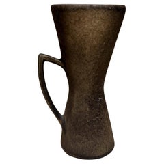 Grand tasse sculpturale signée Studio Art Pottery des années 1970