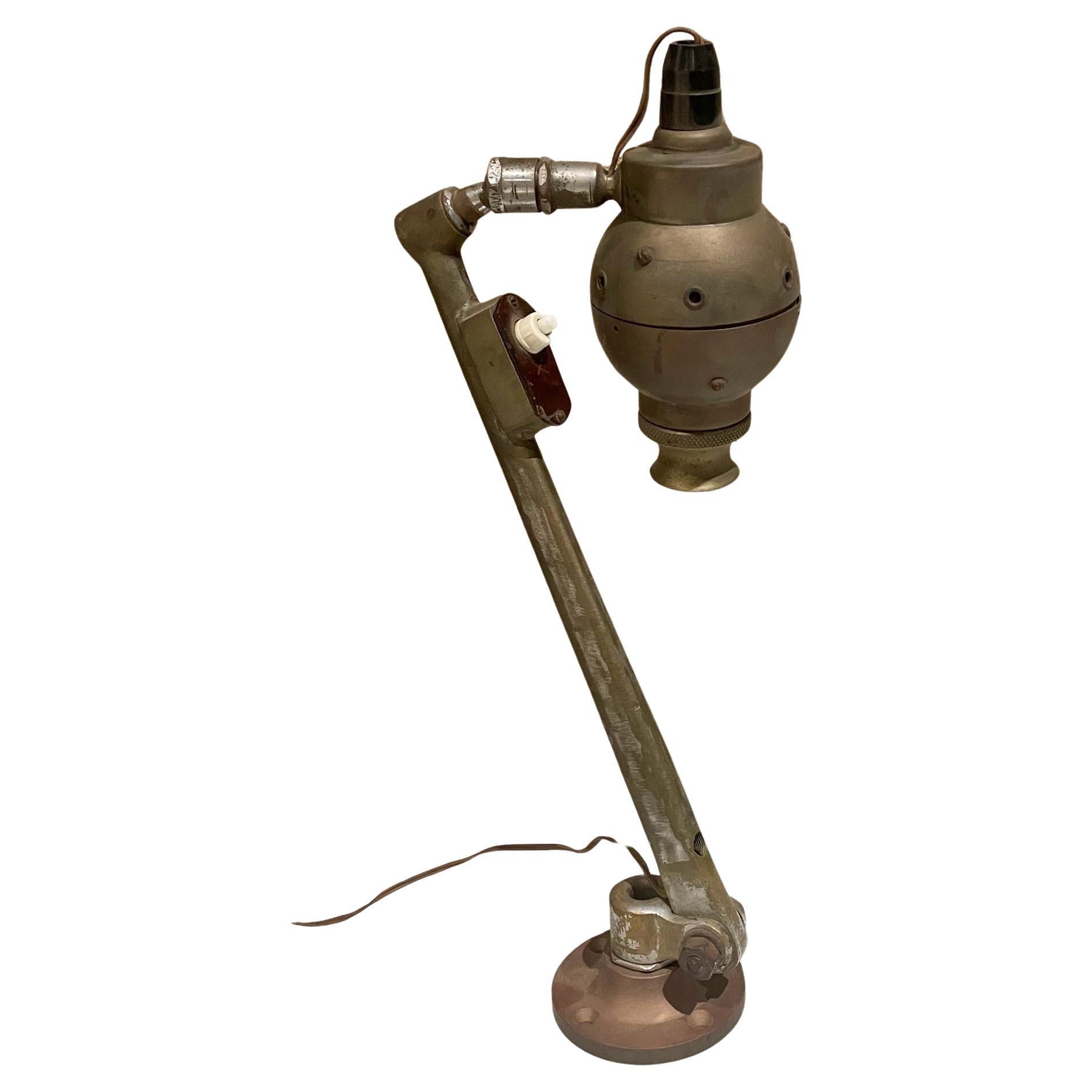 Lampada da tavolo industriale francese stile anni '50 di Jieldé