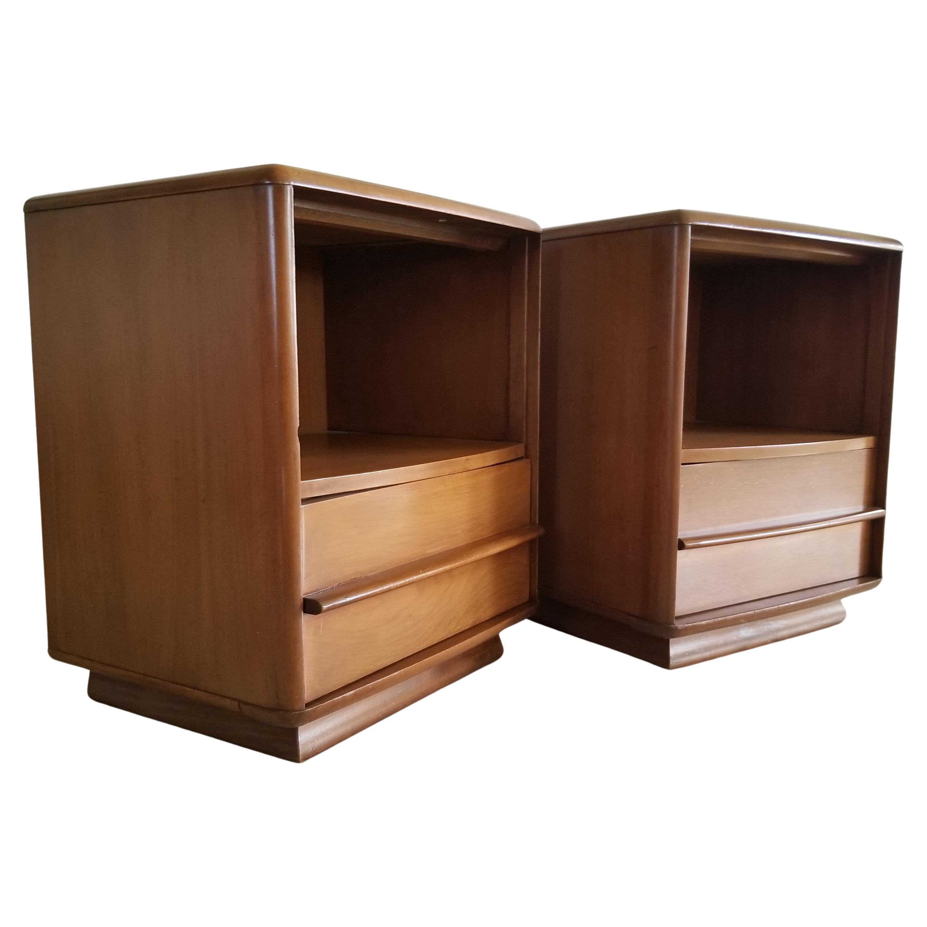 Nightstands by Kent Coffey
The modern Arcadia Nightstands with Drawer and big Cubby Space
1960s Curved design. Mahogany wood with a walnut finish.
Maker stamp present.
Tons of midcentury appeal. Strong and sturdy.
22w x 16.5d x 26 t