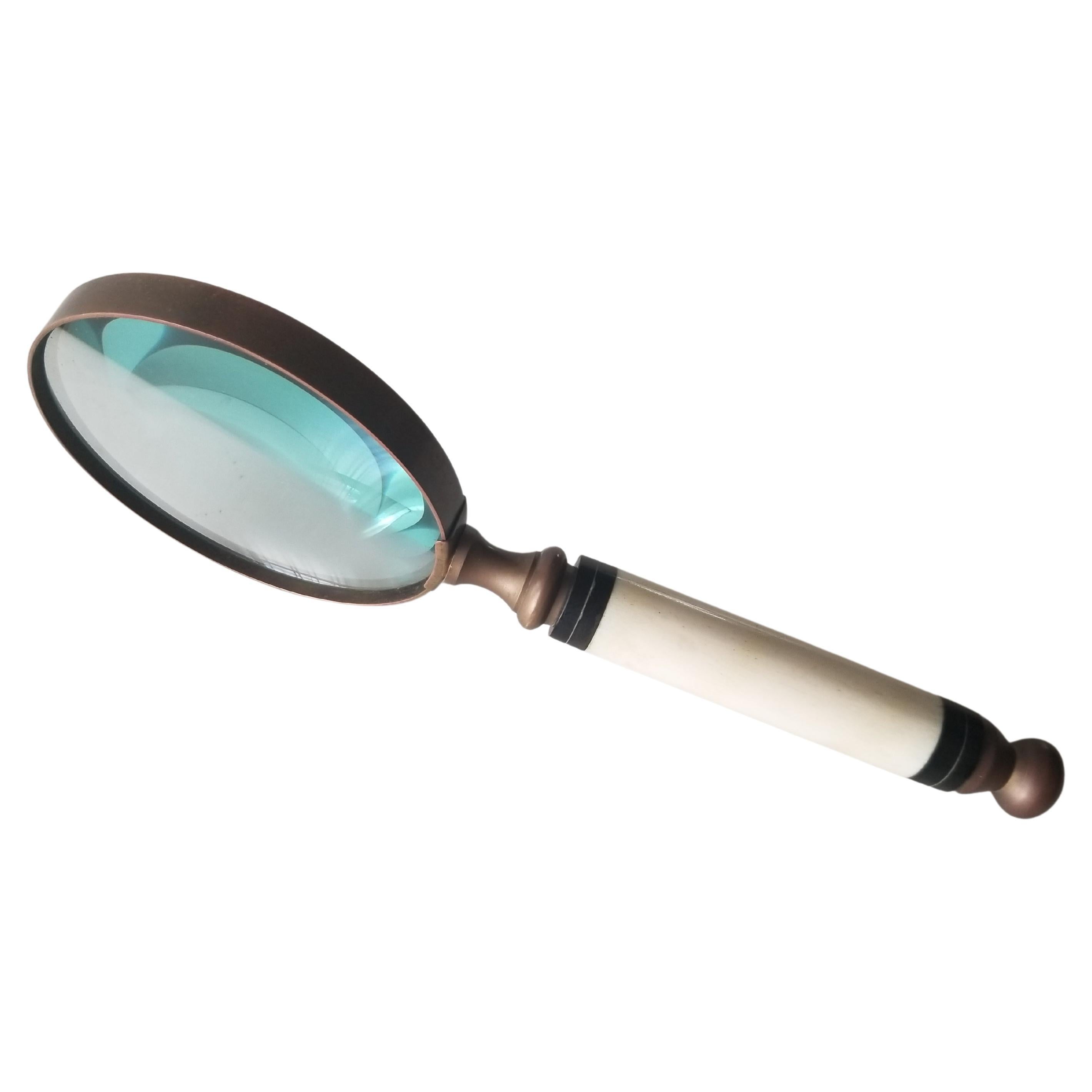 Magnifying glass
Vintage Regency Art Deco Magnifying Glass in Brass Bakelite Plastic Black and Antique White
10 L x 4w x 1h
Preowned original unrestored vintage condition.
See images provided.
 