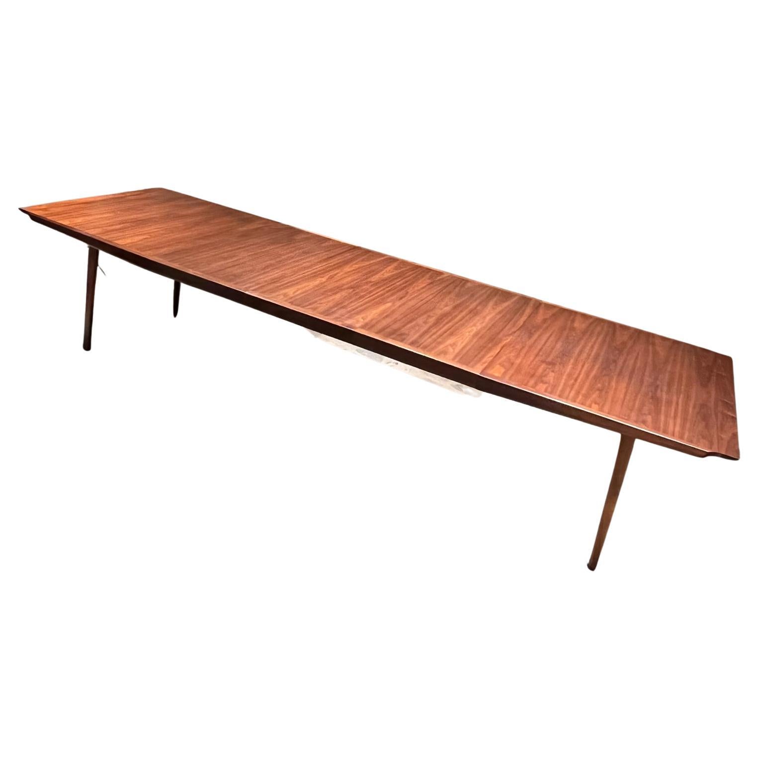 Modern mid-century dining table.
1960s exquisite Modern sculptural walnut wood expansive dining table
Elegant Rich wood grain and fabulous sculpted design at corner edge.
Designed by Richard Thompson for Glenn of CA
No label present.
Measures: