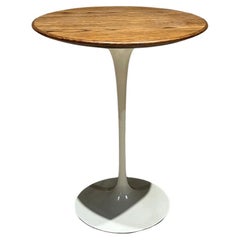 Table d'appoint Tulip en chêne Knoll des années 1960 par Eero Saarinen