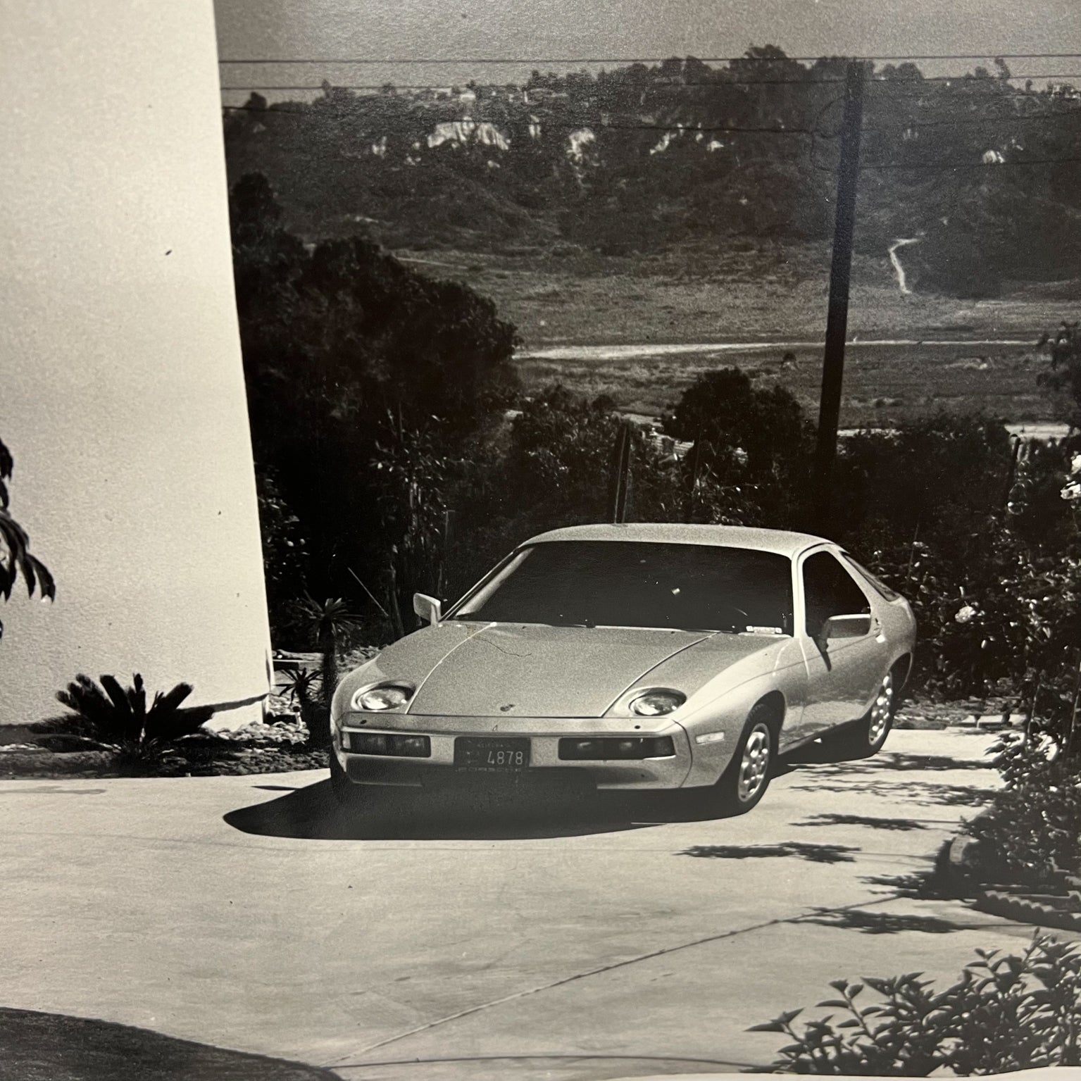 MCM old black & white photograph #8 modern art sports car Porsche 928
Measures: 30.75 x 29.5 W
Preowned vintage unrestored condition with some water damage.
See images please.