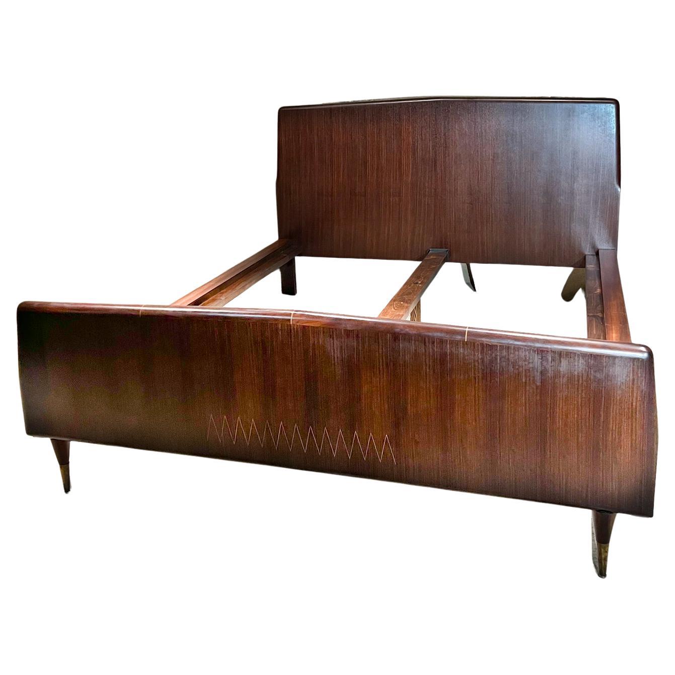 Lit Queen Bed Moderne Italien Sapele Exotique Bois + Bronze Osvaldo Borsani Italie des Années 1950