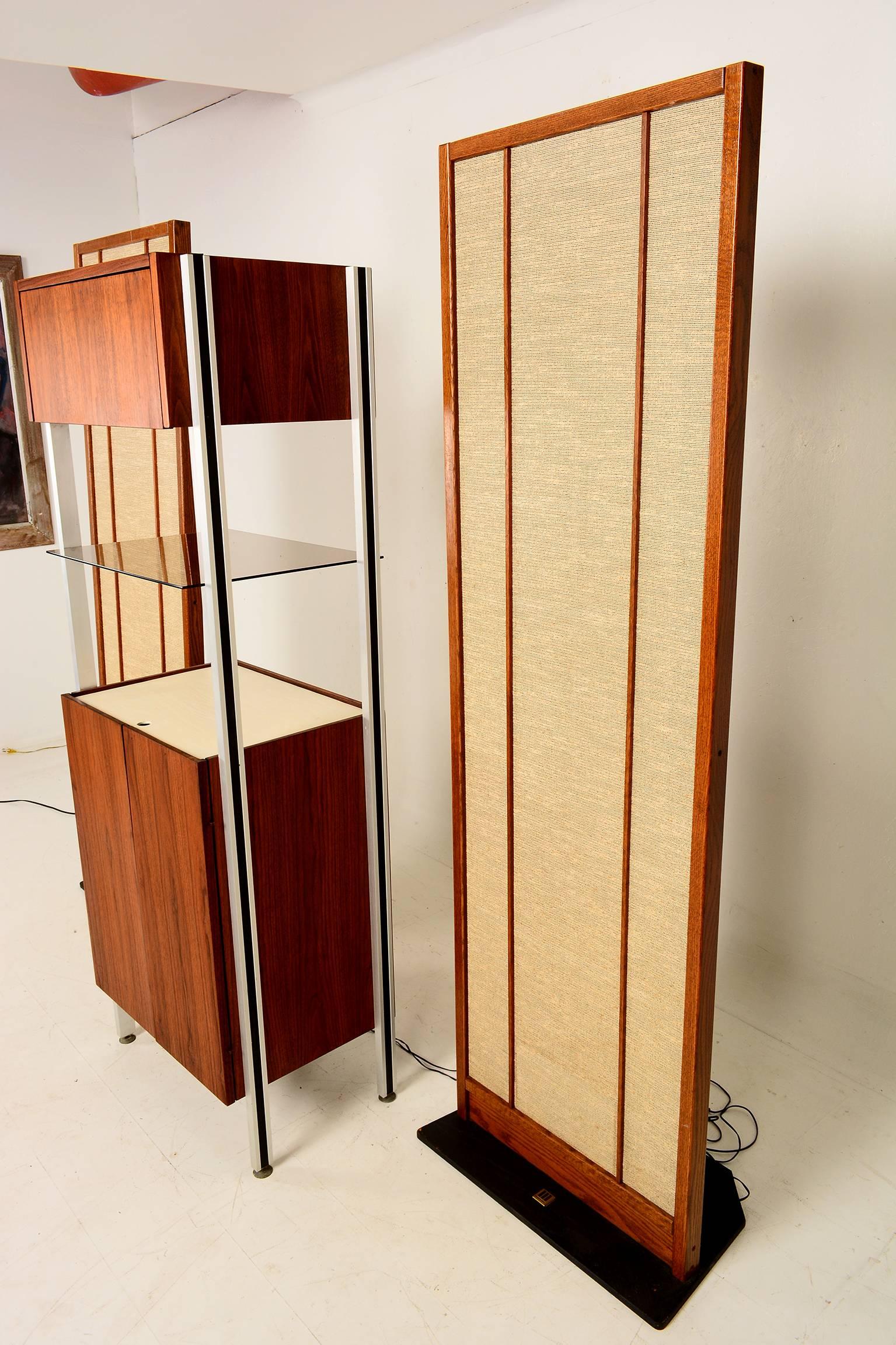 Midcentury Wall Unit Stereo Cabinet in Walnut and Aluminium, 1960s In Good Condition In Chula Vista, CA