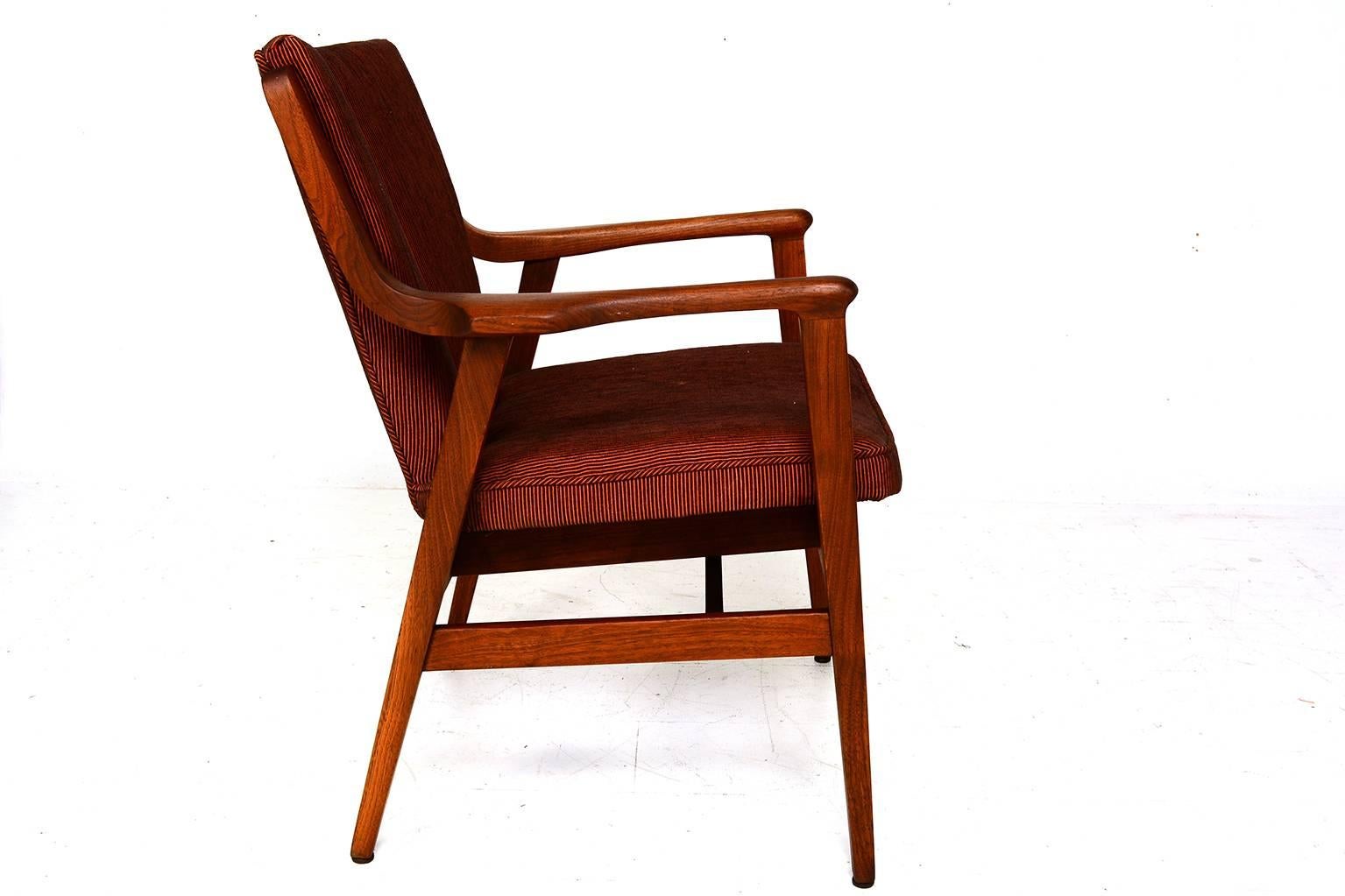 For your consideration a Mid-Century walnut chair by Gunlocke. 

Solid walnut wood with sculptural shape. 

New upholstery in red color in vertical stripes.