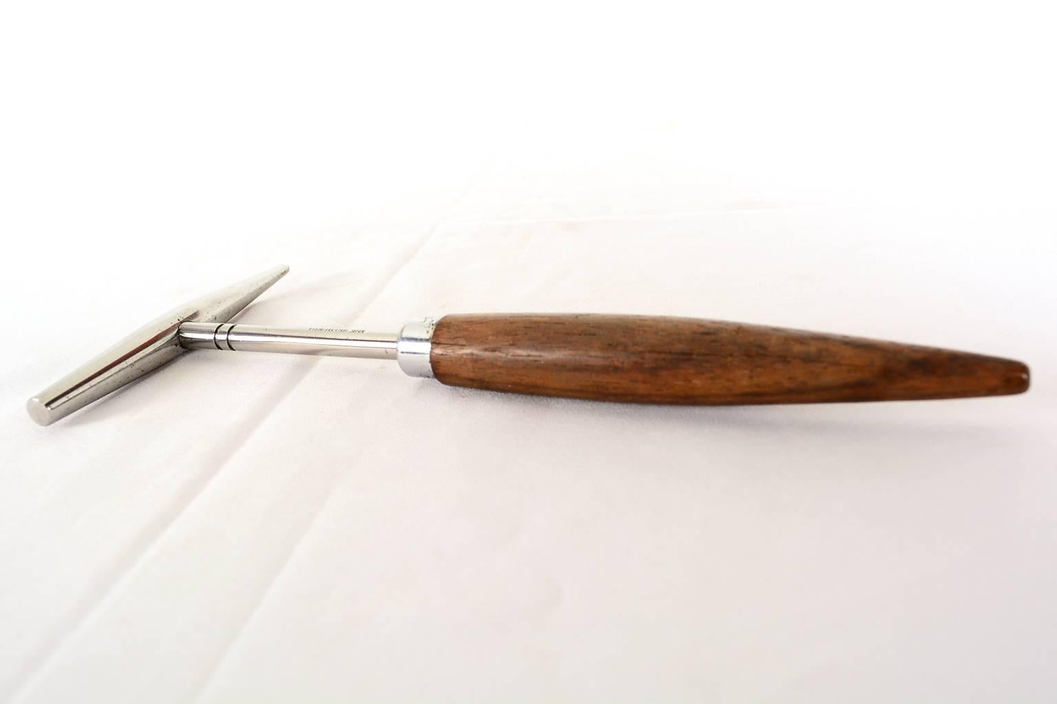 For your consideration a vintage ice pick made in Japan, circa 1960s.

Sculptural shape with stainless steel and rosewood handle.

Stamped: 
