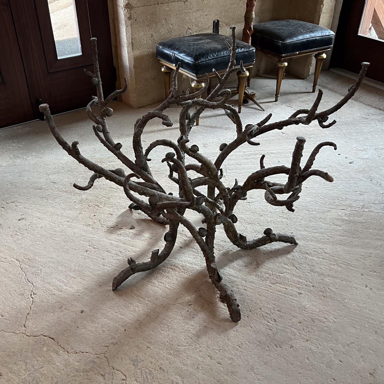 1970s Bronze & Brass Sculptural Dining Table Base 
Marine art clamshell and sea creatures intertwined gracefully.
Unmarked.
Listing is for table base only.
39.25 diameter x 28.5
Original preowned vintage condition unrestored.
See our images