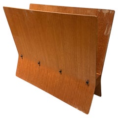 Revistero escultural de teca inspirado en Alvar Aalto, de los años 80