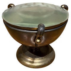 Lampada da tavolo a forma di urna scultorea in ottone, in stile Fontana Arte, Italia, metà del secolo scorso