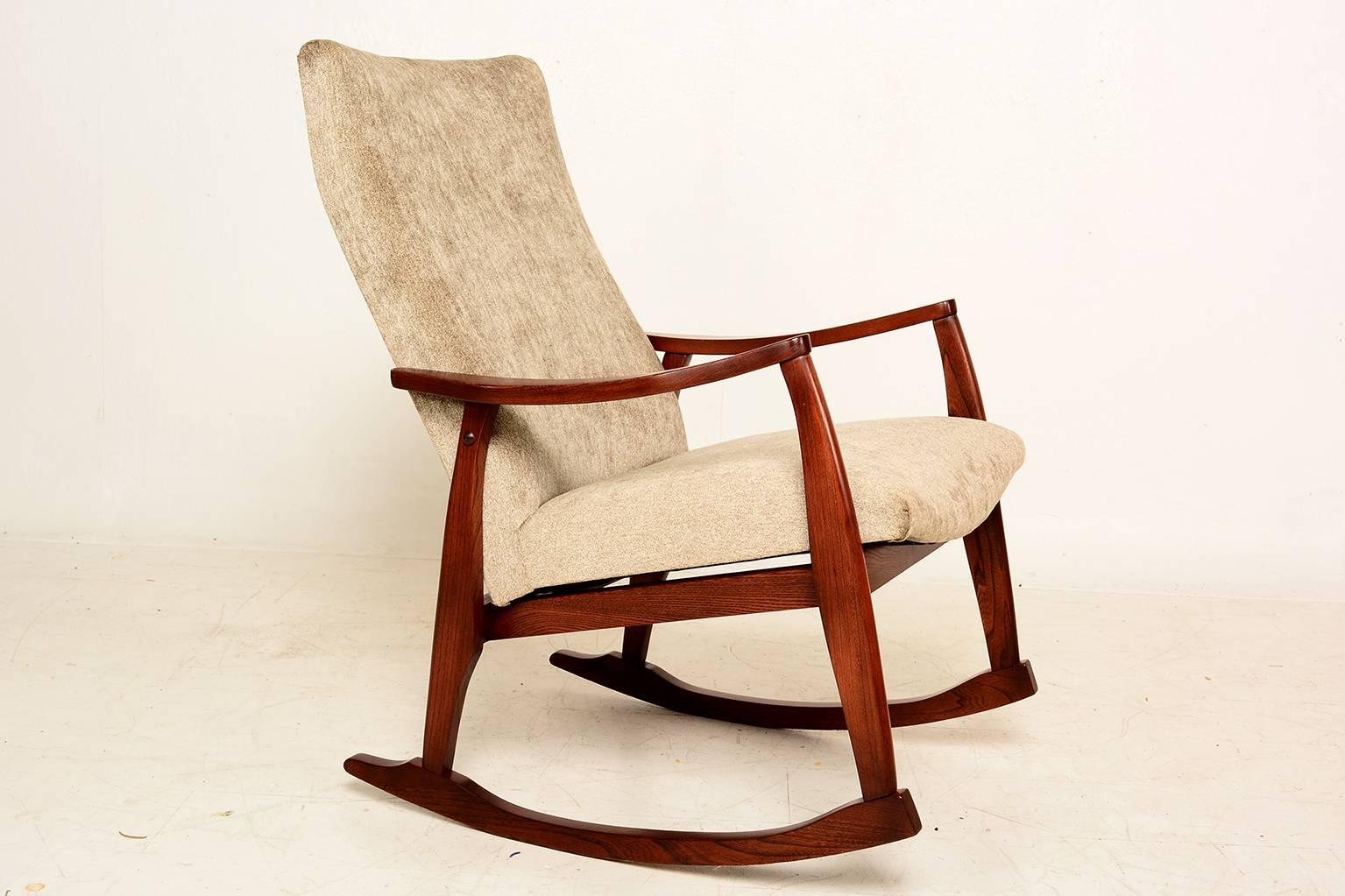 Mid-Century Modern Rocking Chair In Excellent Condition In Chula Vista, CA