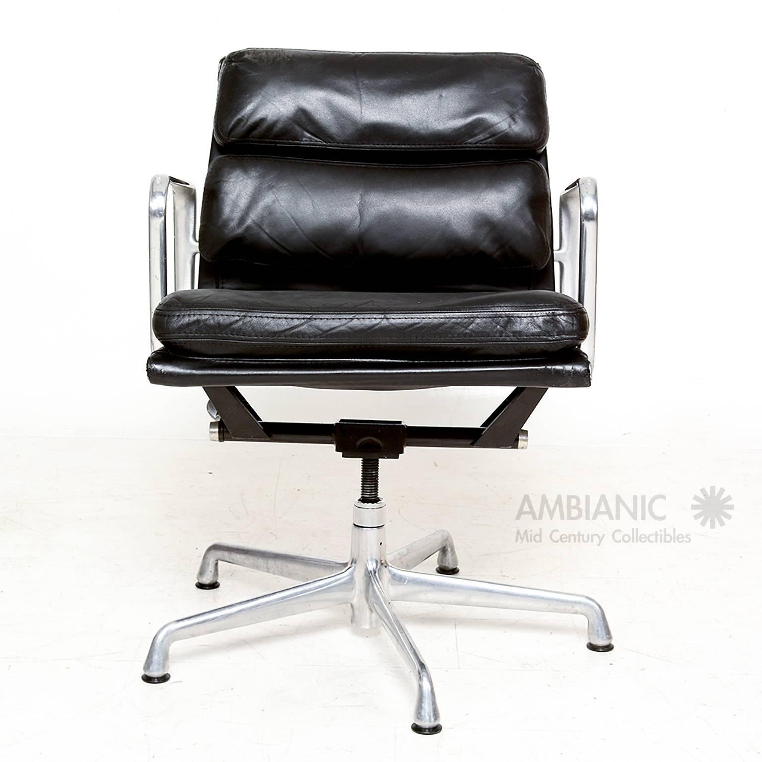 Mid-Century Modern Mid Century Modern  Herman Miller Eames Soft Pad Aluminum Group Chair