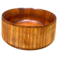 Insalatiera Dansk Designs degli anni ’60, disegnata da Jens Quistgaard, in teak e bambù