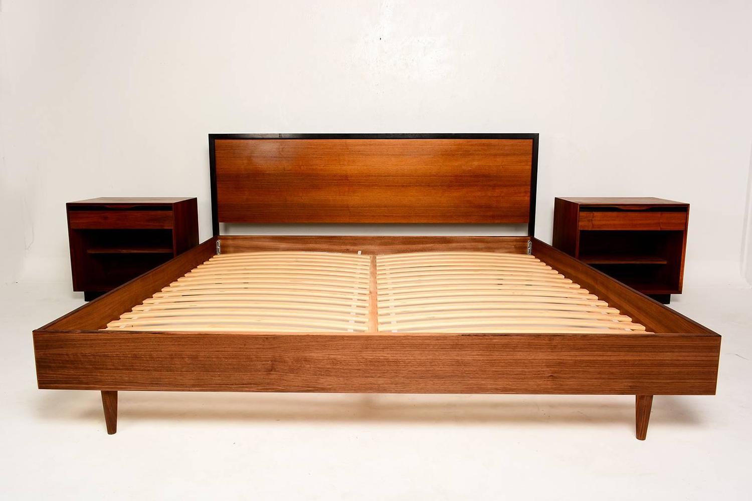 Mid-Century Modern Walnut King-Size Platform Bed at 1stdibs