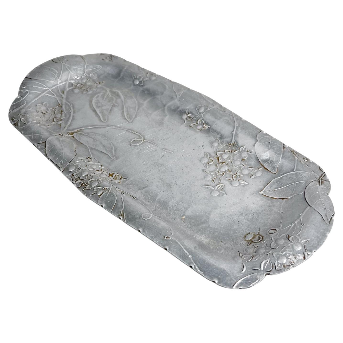 AMBIANIC präsentiert
Wendell August Forge Aluminium Dekorative Dogwood Serviertablett
vom Hersteller gestempelt
11.88 x 5.88 x .75 h
Gebrauchter originaler unrestaurierter Vintage-Zustand
Bitte prüfen Sie alle Bilder.