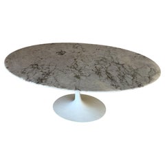 1957 Early Eero Saarinen for Knoll Table de salle à manger ovale en forme de tulipe