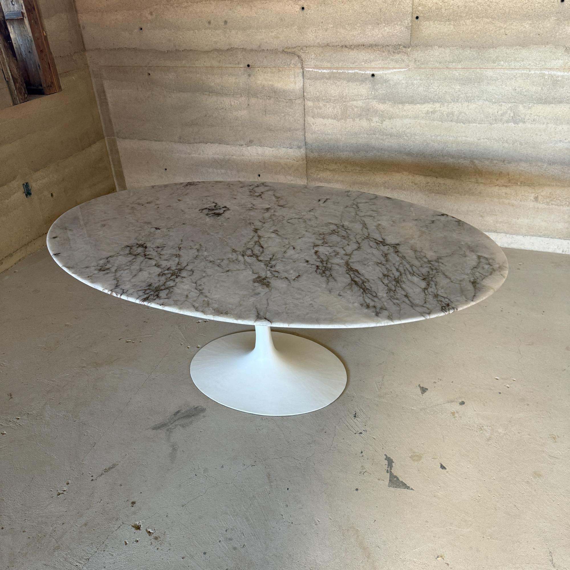 Mid-20th Century Mid-Century Modern Eero SaarinenKnoll Oval Tulip Pedestal Table Cristallo Quartz For Sale