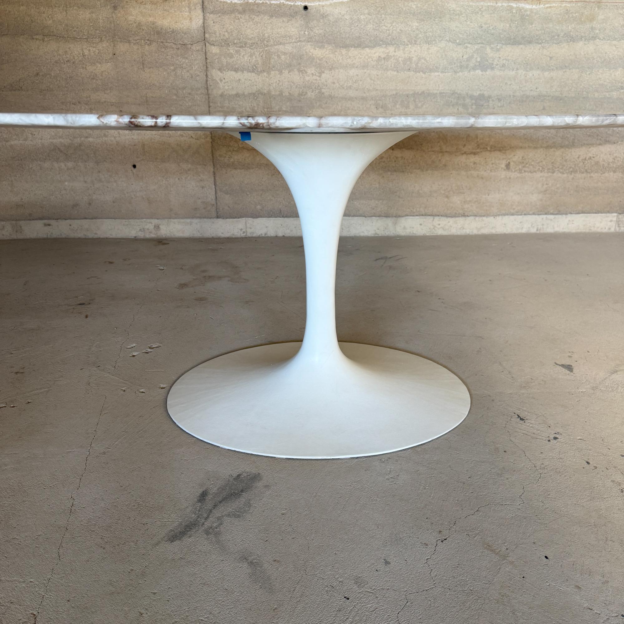 Metal Mid-Century Modern Eero SaarinenKnoll Oval Tulip Pedestal Table Cristallo Quartz For Sale