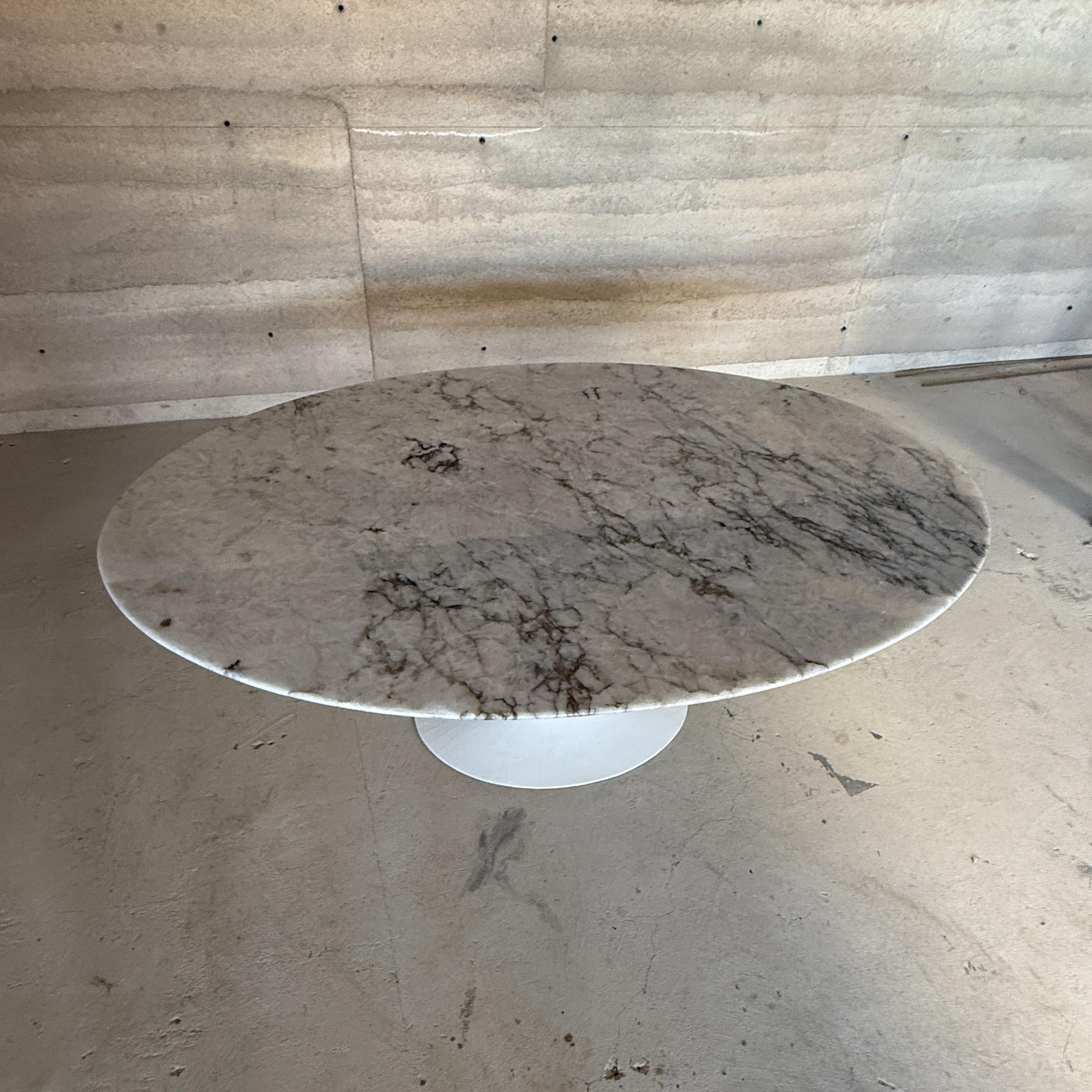 Mid-Century Modern Eero SaarinenKnoll Oval Tulip Pedestal Table Cristallo Quartz For Sale 3