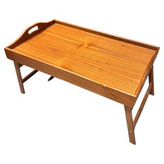 Bandeja de servicio plegable de teca escultórica de los años 60 Bandeja de cama para TV