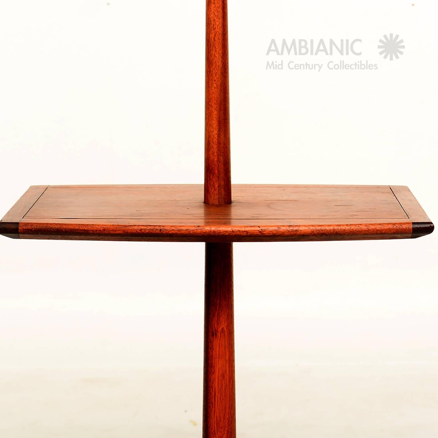 Mid-Century Modern Sculptural Walnut Floor Lamp with Built in Table In Good Condition In Chula Vista, CA