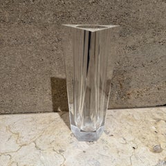 Vaso scultoreo in lucite degli anni '70 di Charles Hollis Jones