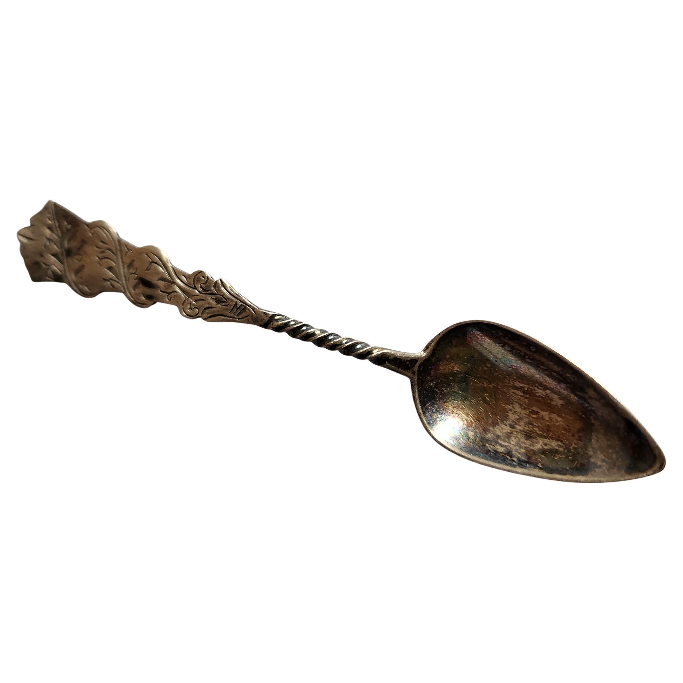 Antico cucchiaio Demitasse in argento sterling
Circa 4 x .75
Antico originale non restaurato, in condizioni di degrado.
Difficile da decifrare, i segni sembrano d'argento.
Fai riferimento alle immagini elencate