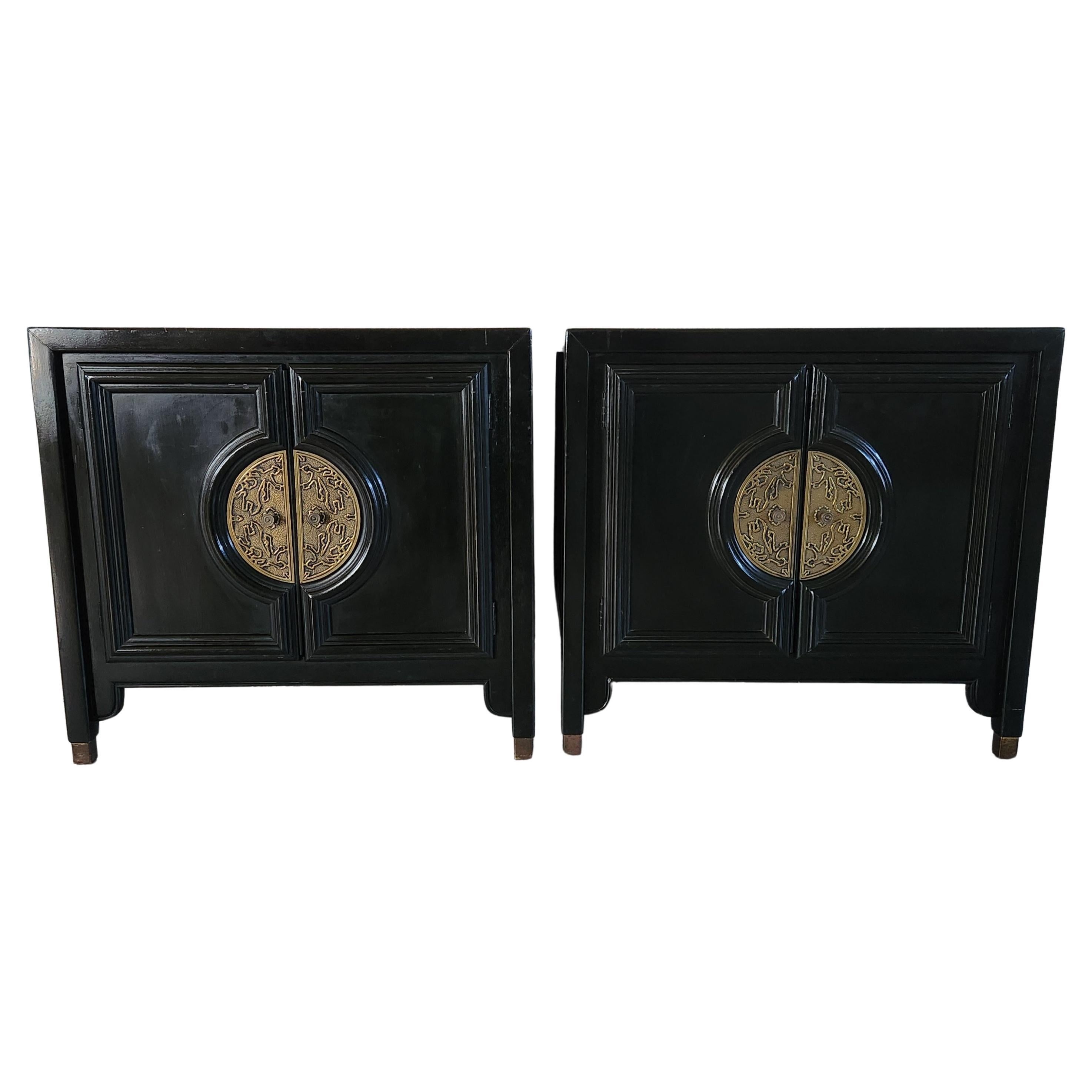 1950s Chin Hua Century Raymond Sobota Tables de nuit Laque Ebonisée en vente