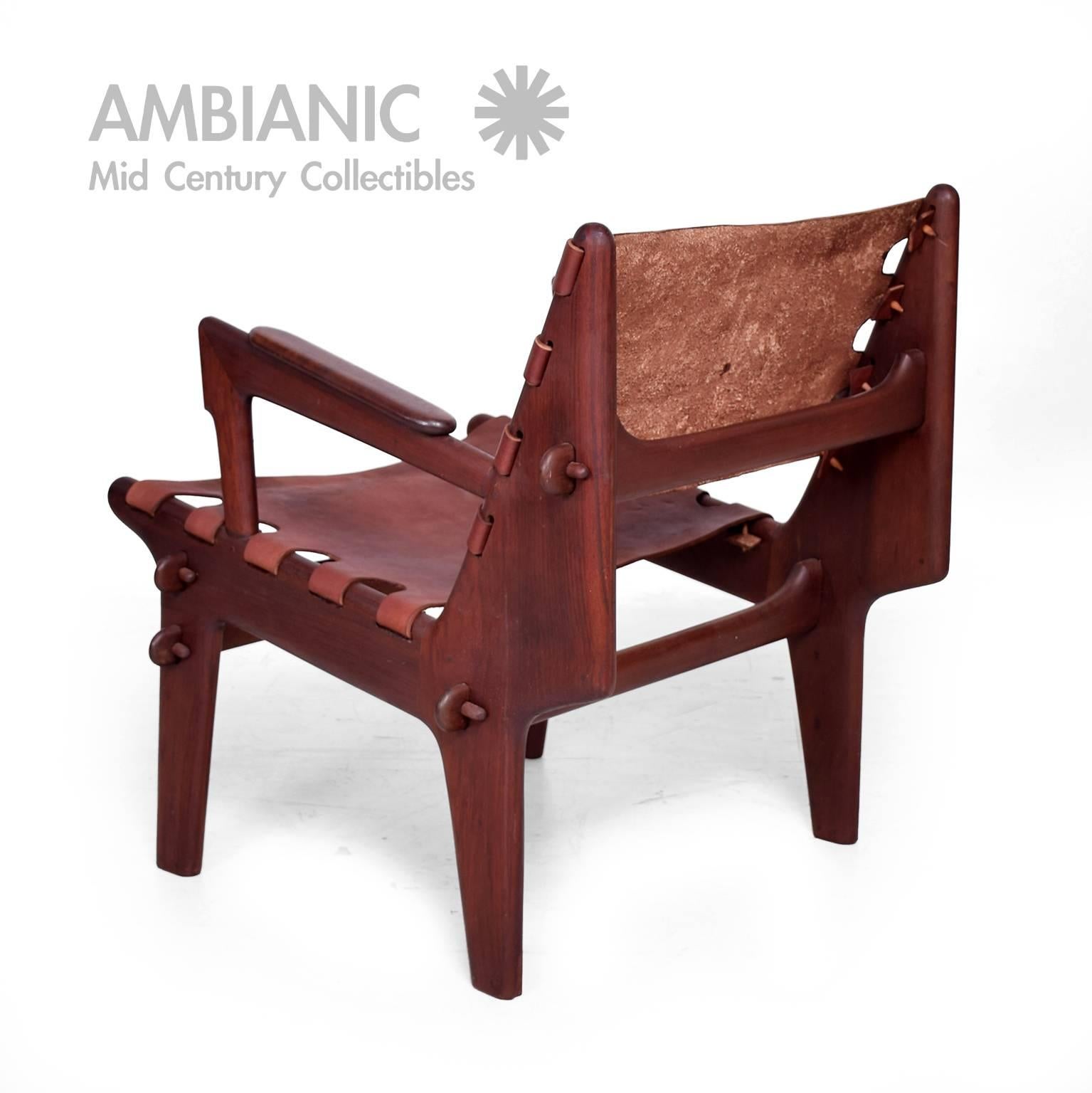 For your consideration a pair of Safari chairs by Angel Pazmino.
Made in Ecuador, circa 1960s.

Leather and solid wood. Unmarked.
Dimensions:
29